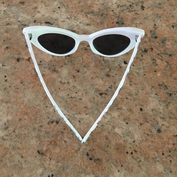 Spiked Seltzer Bon Viv Fruit Cats Eye Sunglasses Set of 2 - Picture 7 of 12